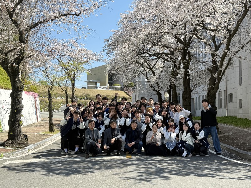 사범대 앞 윤교 단체 202604.jpg