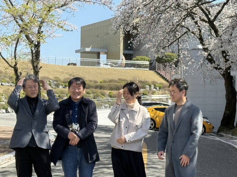 학과 교수 일동 202604.jpg
